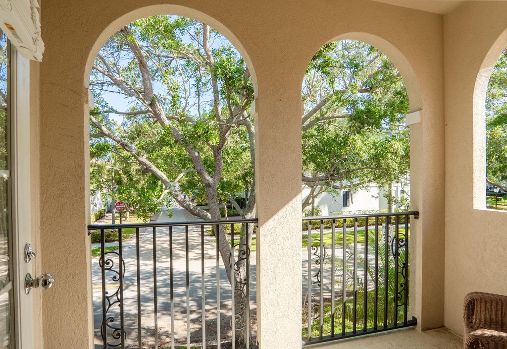 Photo of 186 SORIANO Drive, Jupiter, FL 33458 (MLS # B26052746)