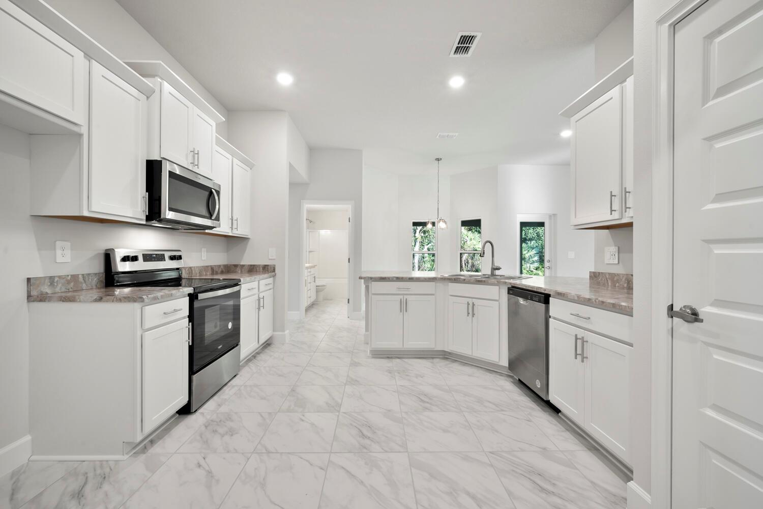 2807 SW East Louise Circle