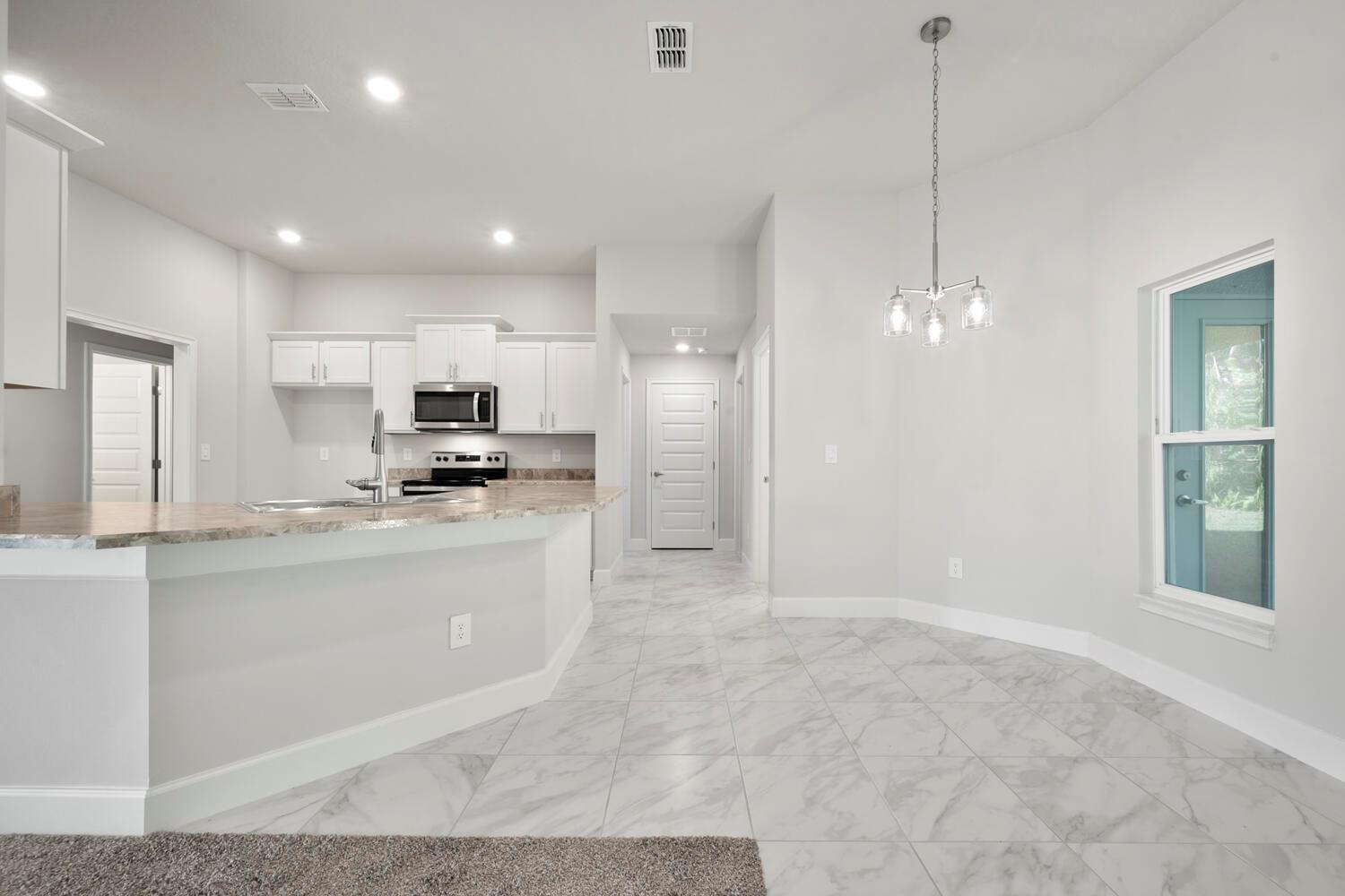 2807 SW East Louise Circle