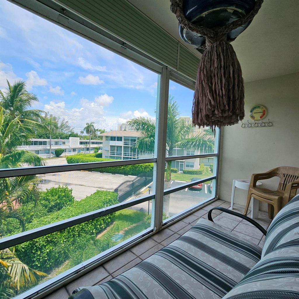 Photo of 210 Horizons E #311, Boynton Beach, FL 33435 (MLS # R11006130)