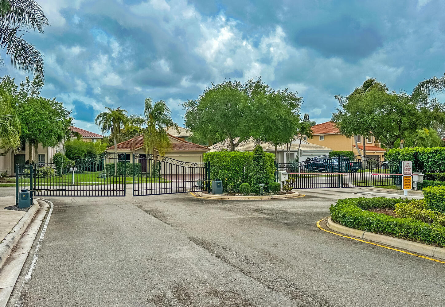 WYNDHAM LAKES CENTRAL - Residential