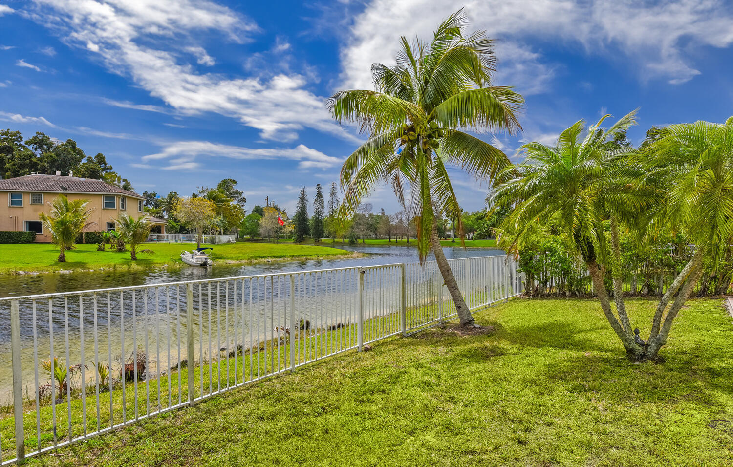 WYNDHAM LAKES CENTRAL - Residential