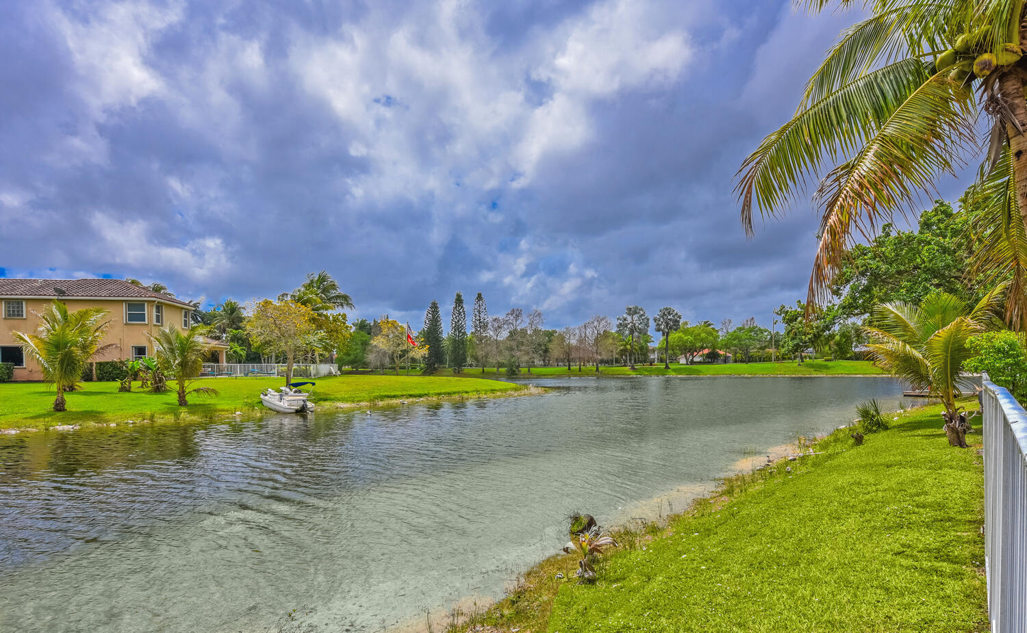 WYNDHAM LAKES CENTRAL - Residential