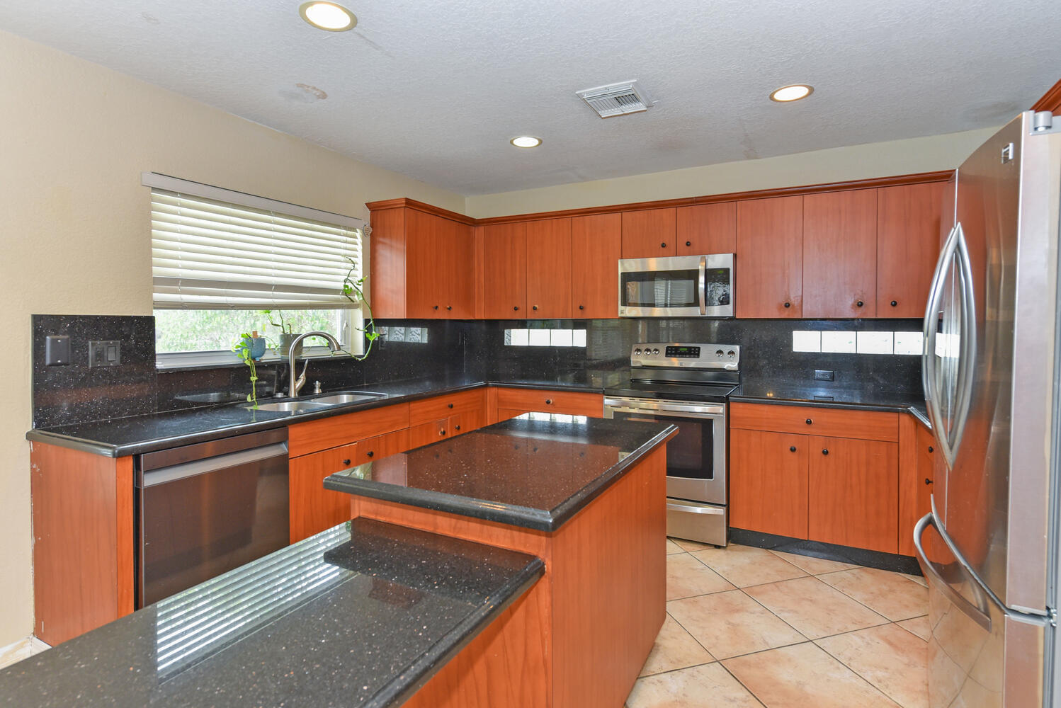 WYNDHAM LAKES CENTRAL - Residential