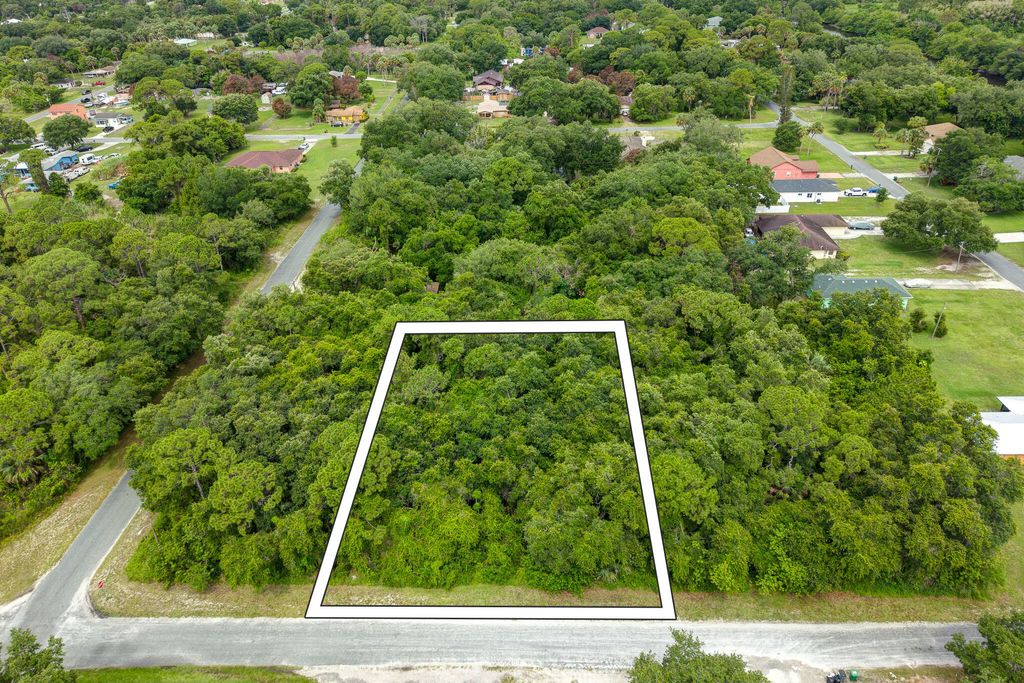 Photo of 47 N St, Fort Pierce, FL 34946 (MLS # B26038790)