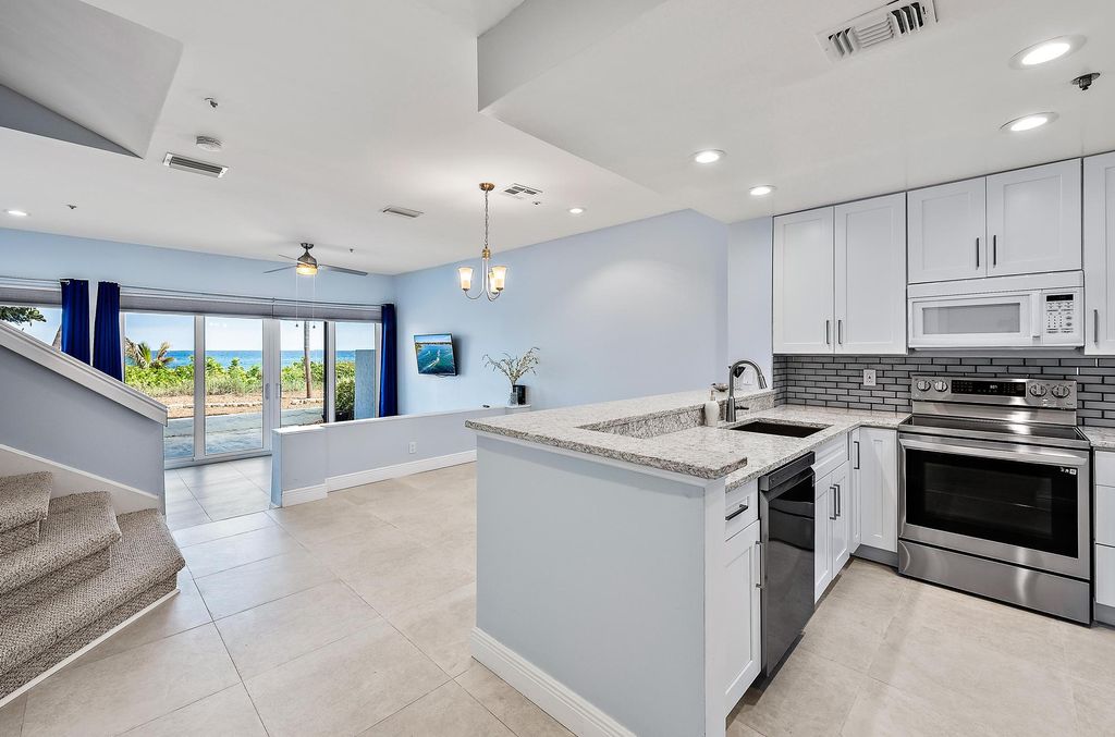 Photo of 11545 Old Ocean Boulevard #B, Boynton Beach, FL 33435 (MLS # R10975884)