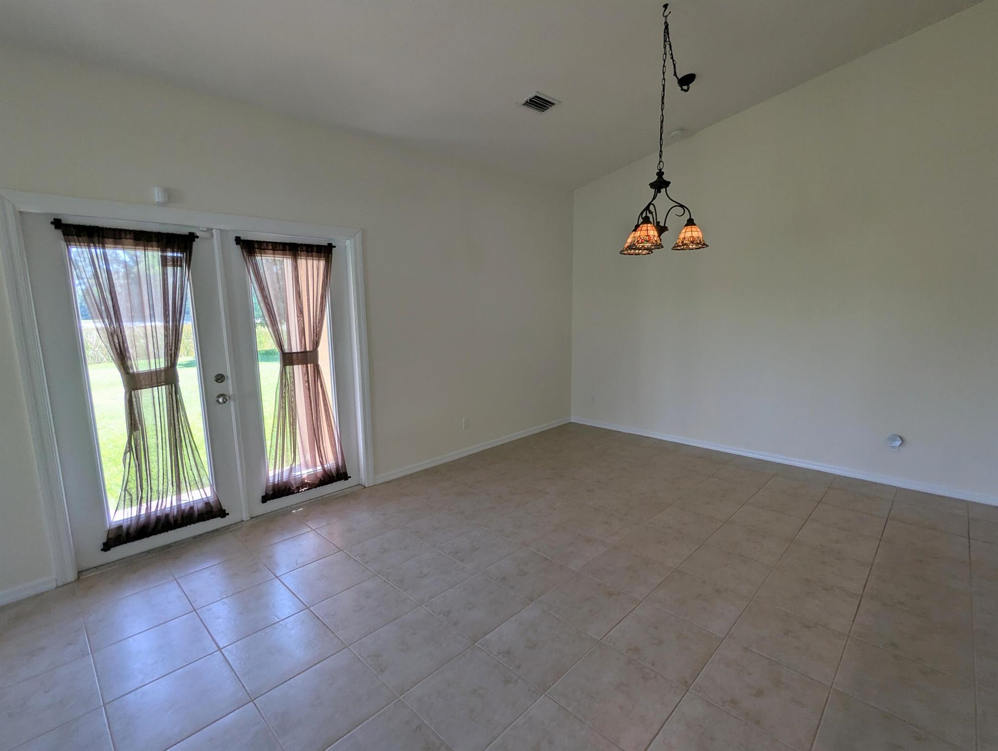 THE ESTATES AT SAWGRASS L - Residential Lease