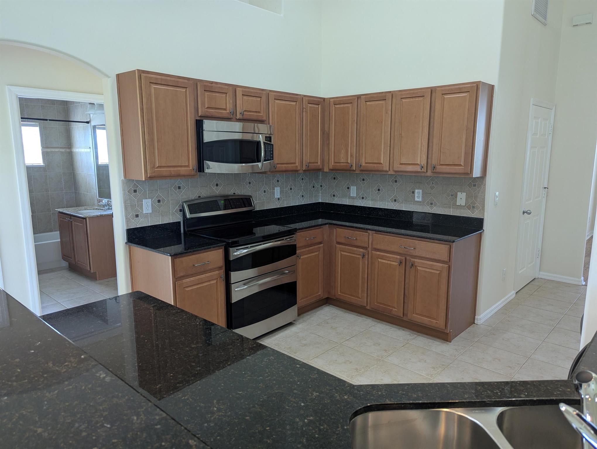 THE ESTATES AT SAWGRASS L - Residential Lease