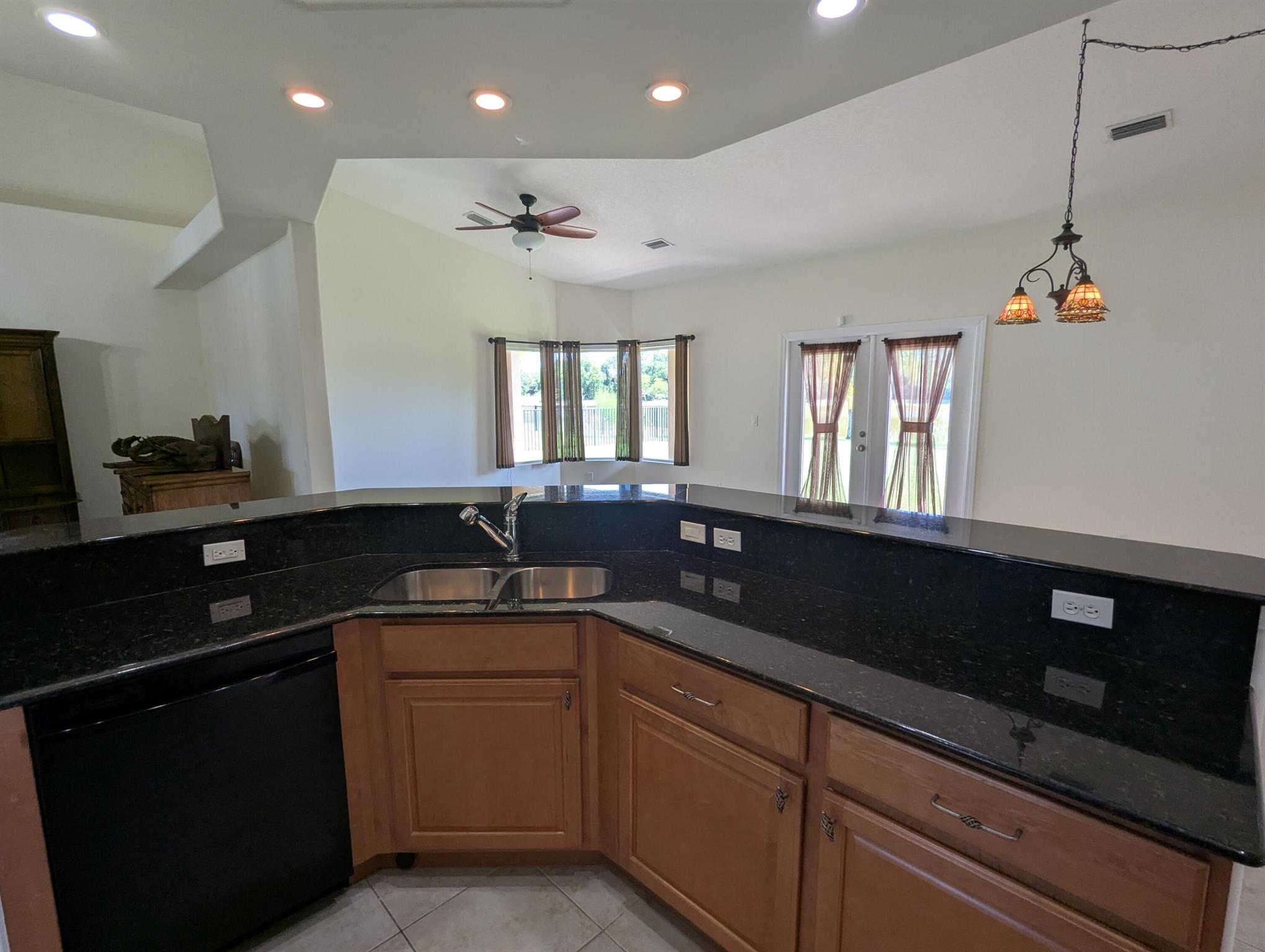 THE ESTATES AT SAWGRASS L - Residential Lease