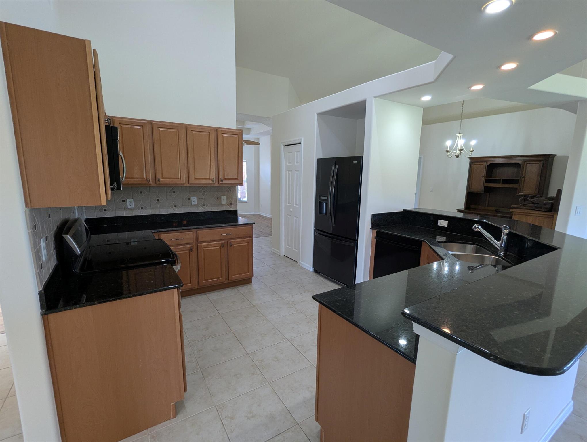 THE ESTATES AT SAWGRASS L - Residential Lease