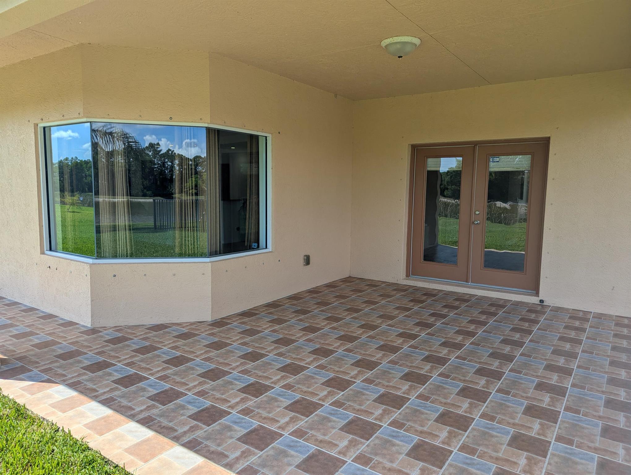 THE ESTATES AT SAWGRASS L - Residential Lease