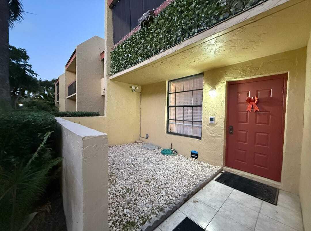 VISTA GARDENS I CONDO - Residential