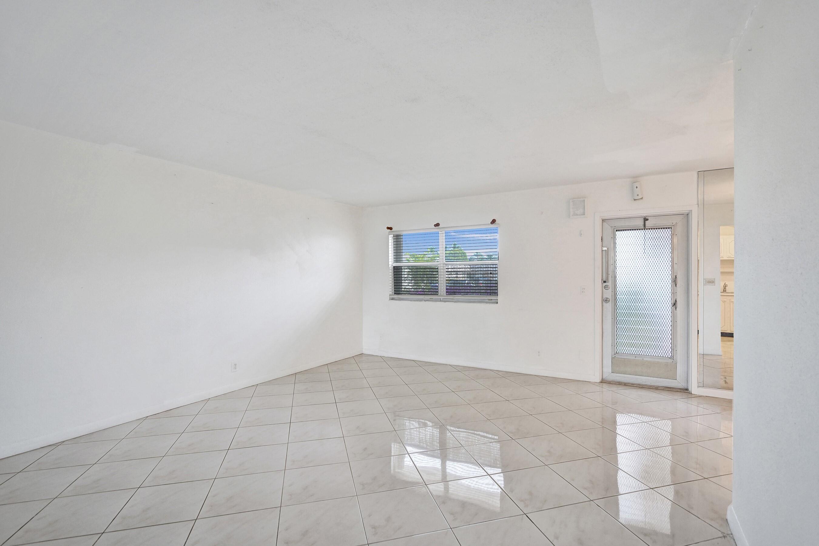 KINGS POINT VALENCIA CONDOS - Residential