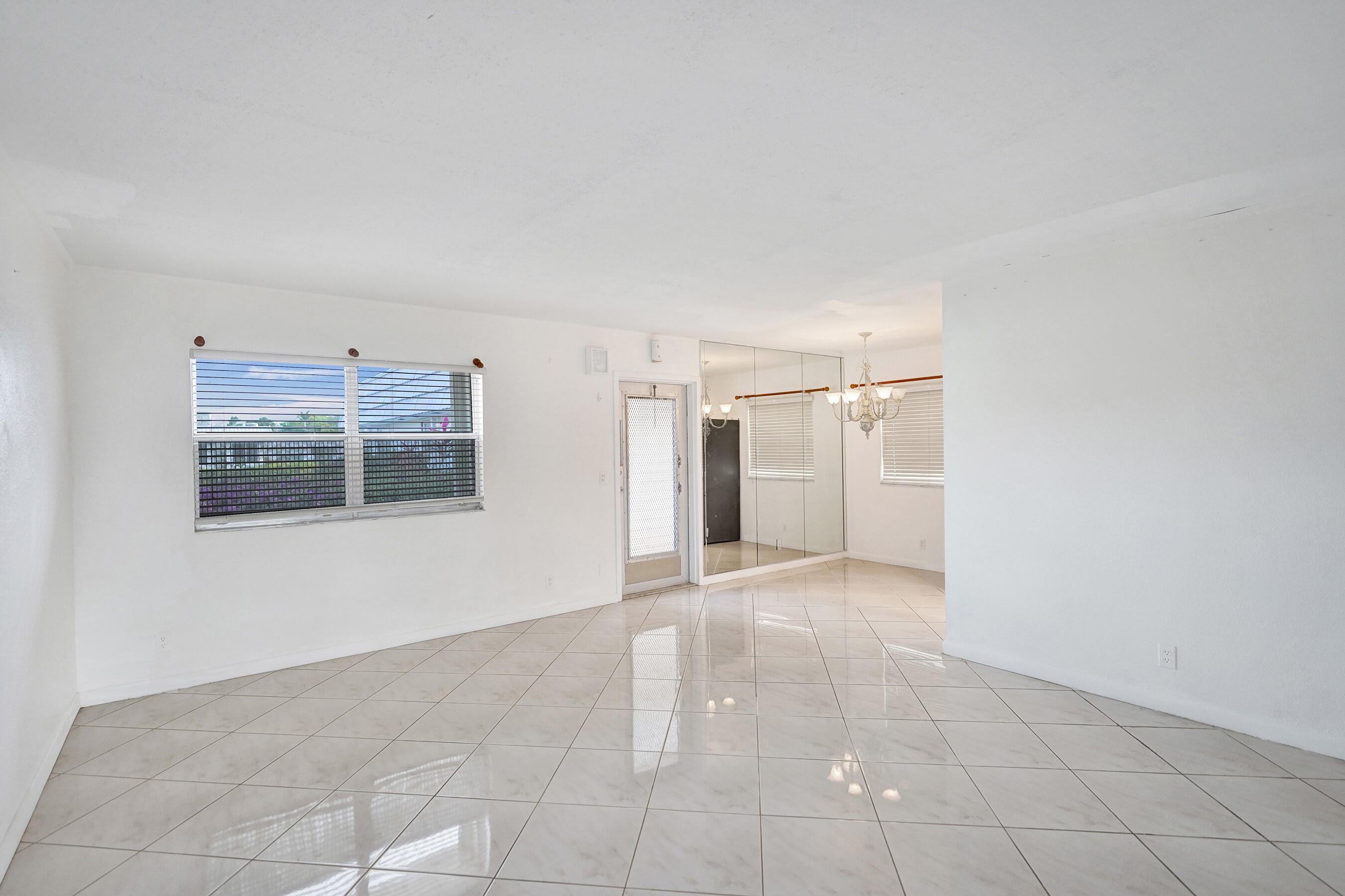 KINGS POINT VALENCIA CONDOS - Residential