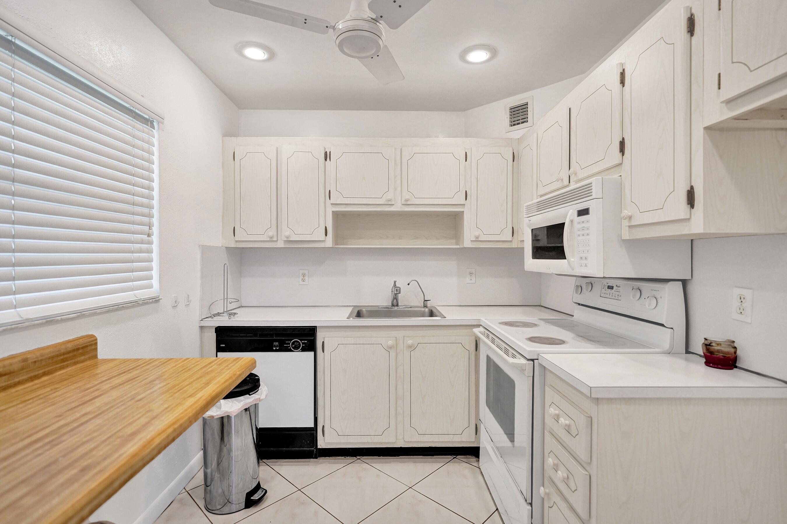 KINGS POINT VALENCIA CONDOS - Residential