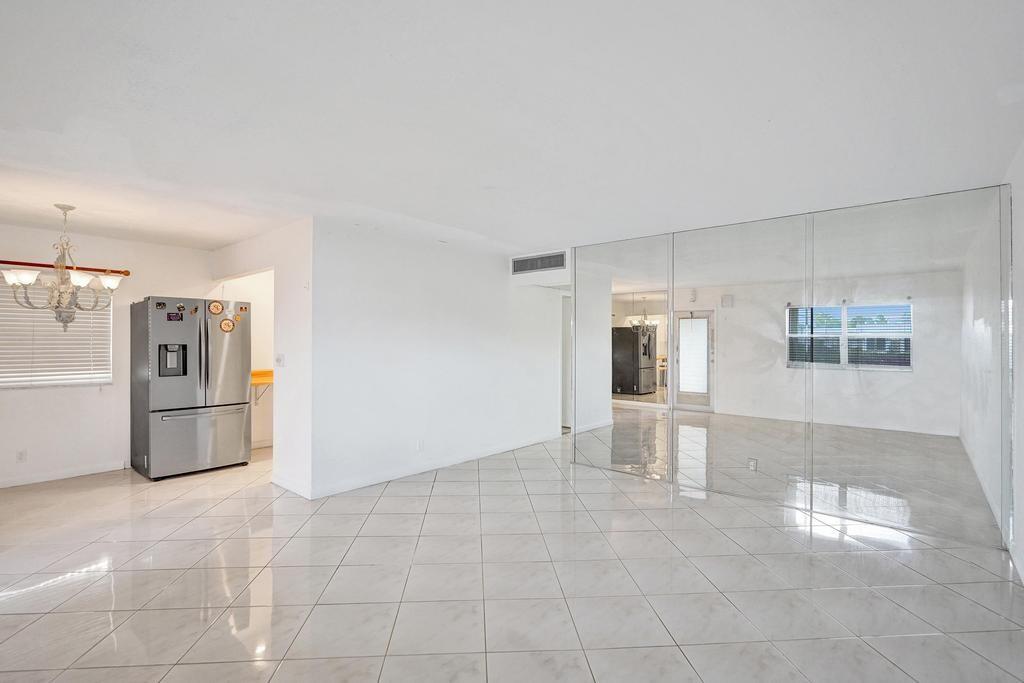 KINGS POINT VALENCIA CONDOS - Residential