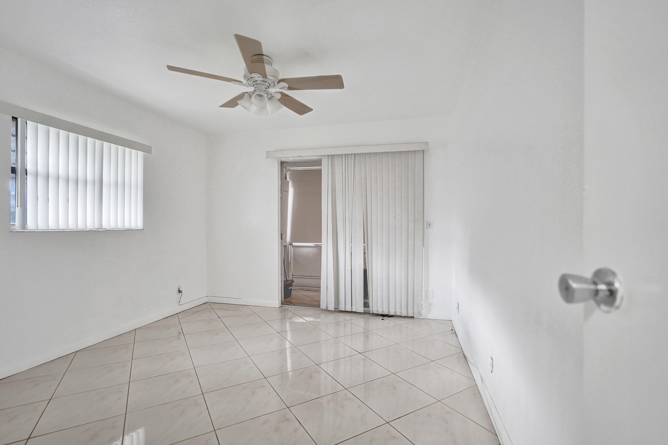 KINGS POINT VALENCIA CONDOS - Residential