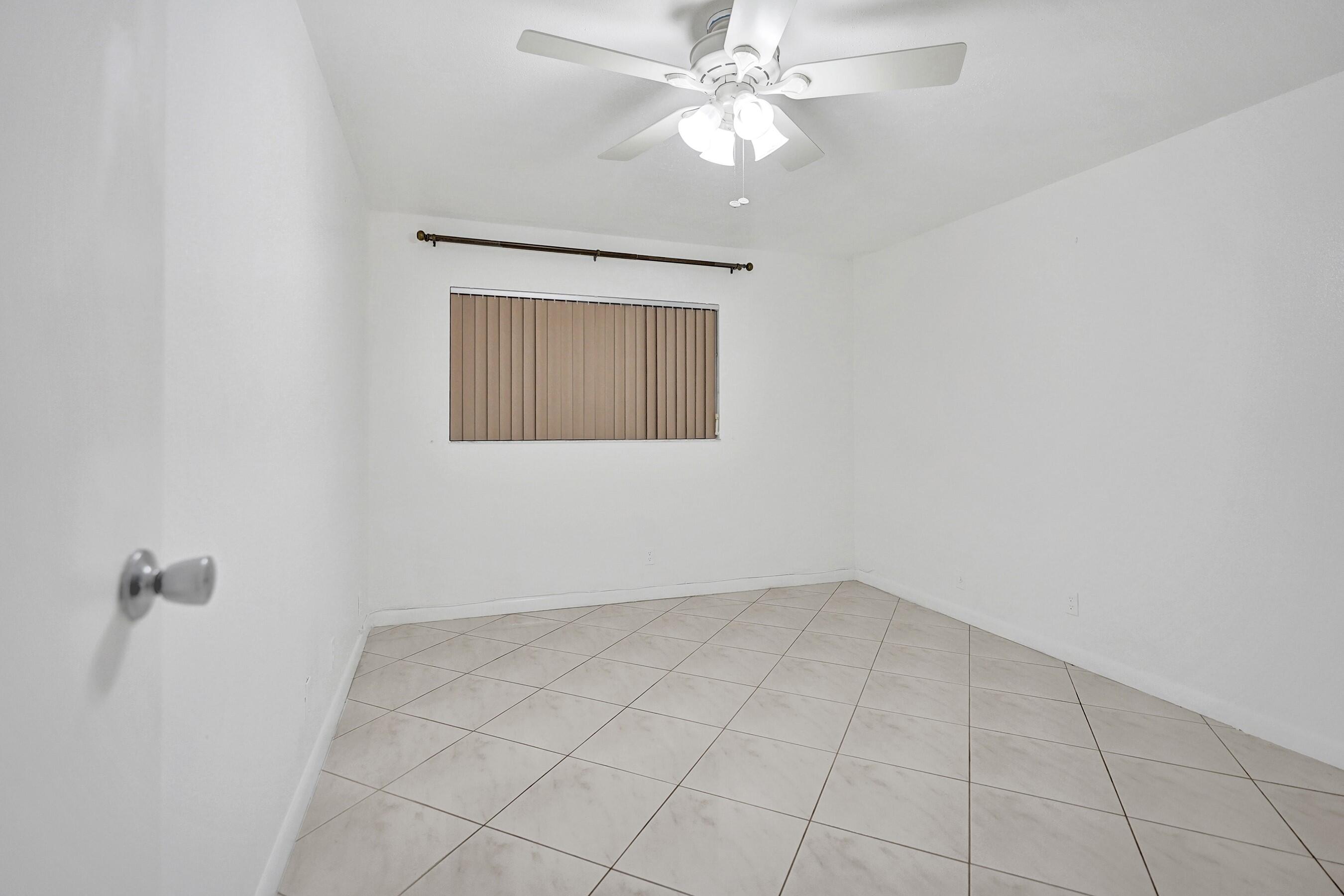 KINGS POINT VALENCIA CONDOS - Residential
