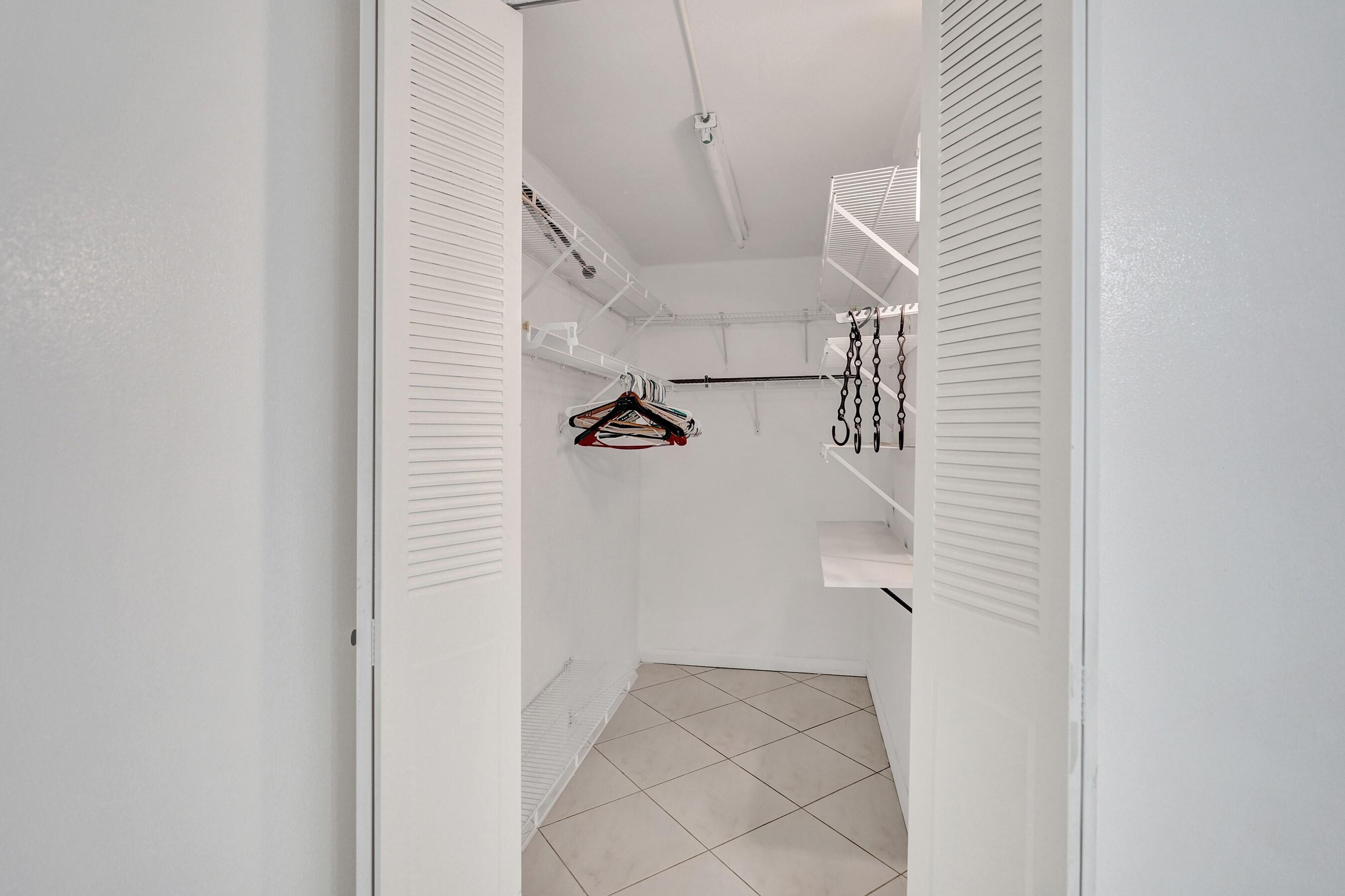 KINGS POINT VALENCIA CONDOS - Residential