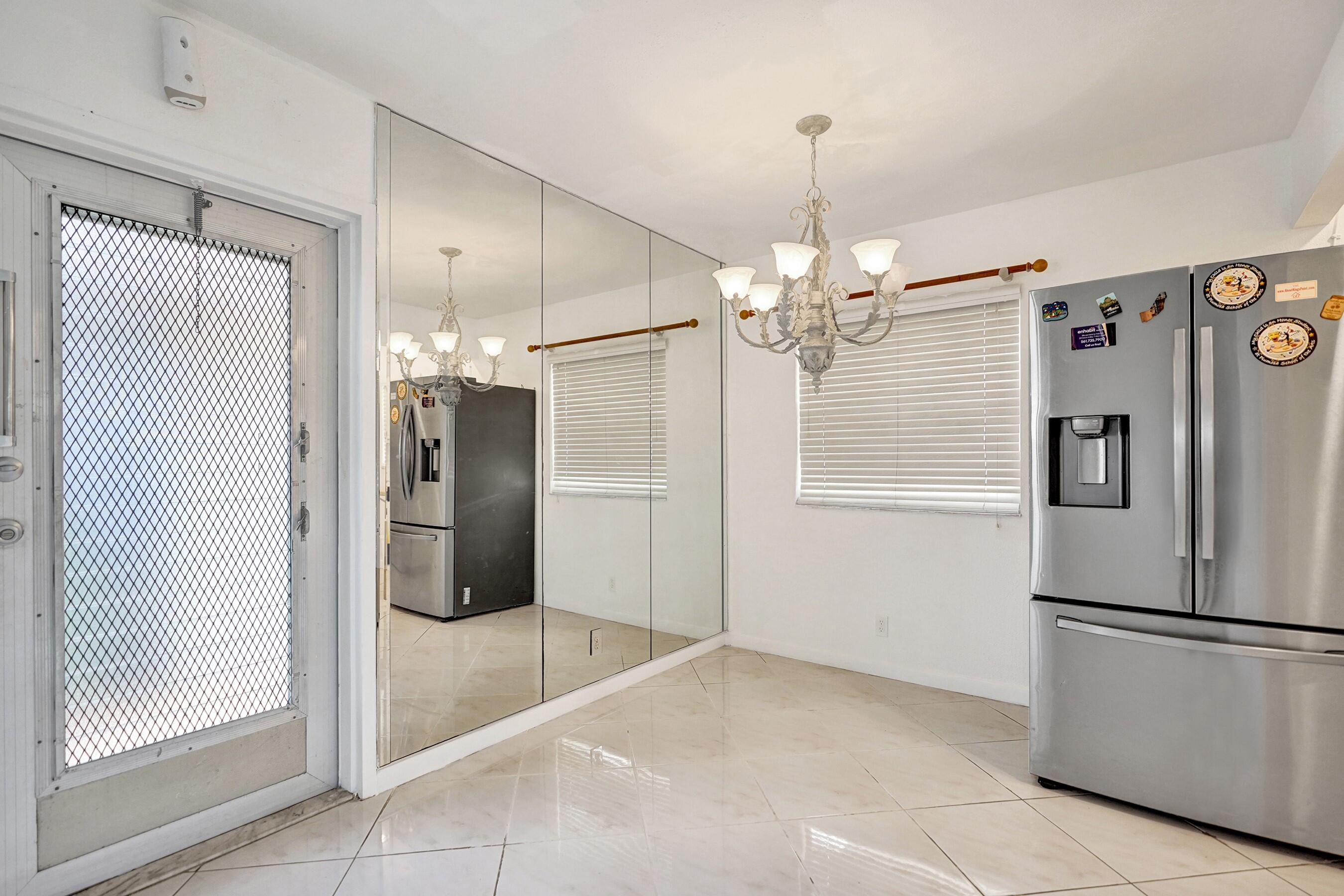 KINGS POINT VALENCIA CONDOS - Residential