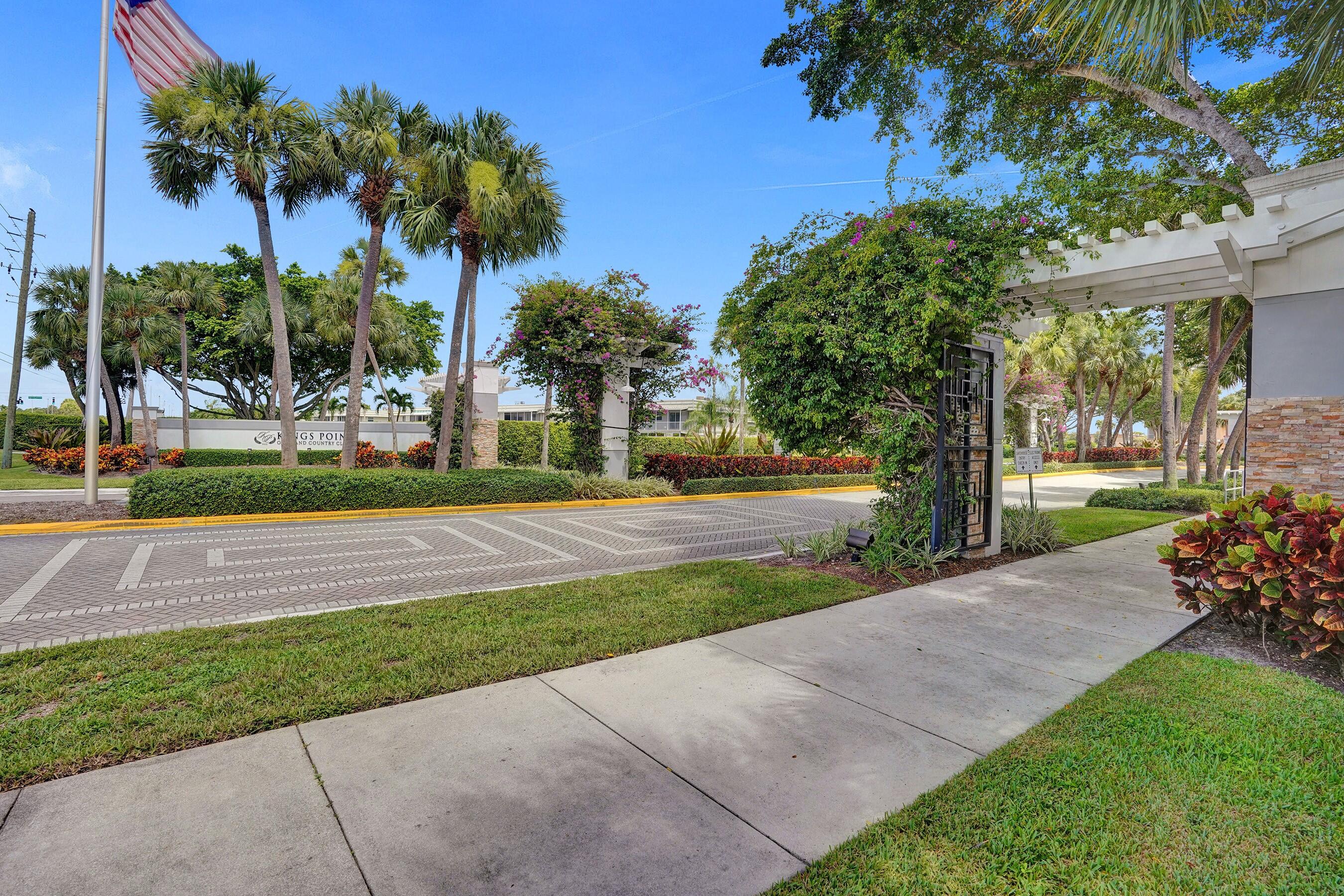KINGS POINT VALENCIA CONDOS - Residential