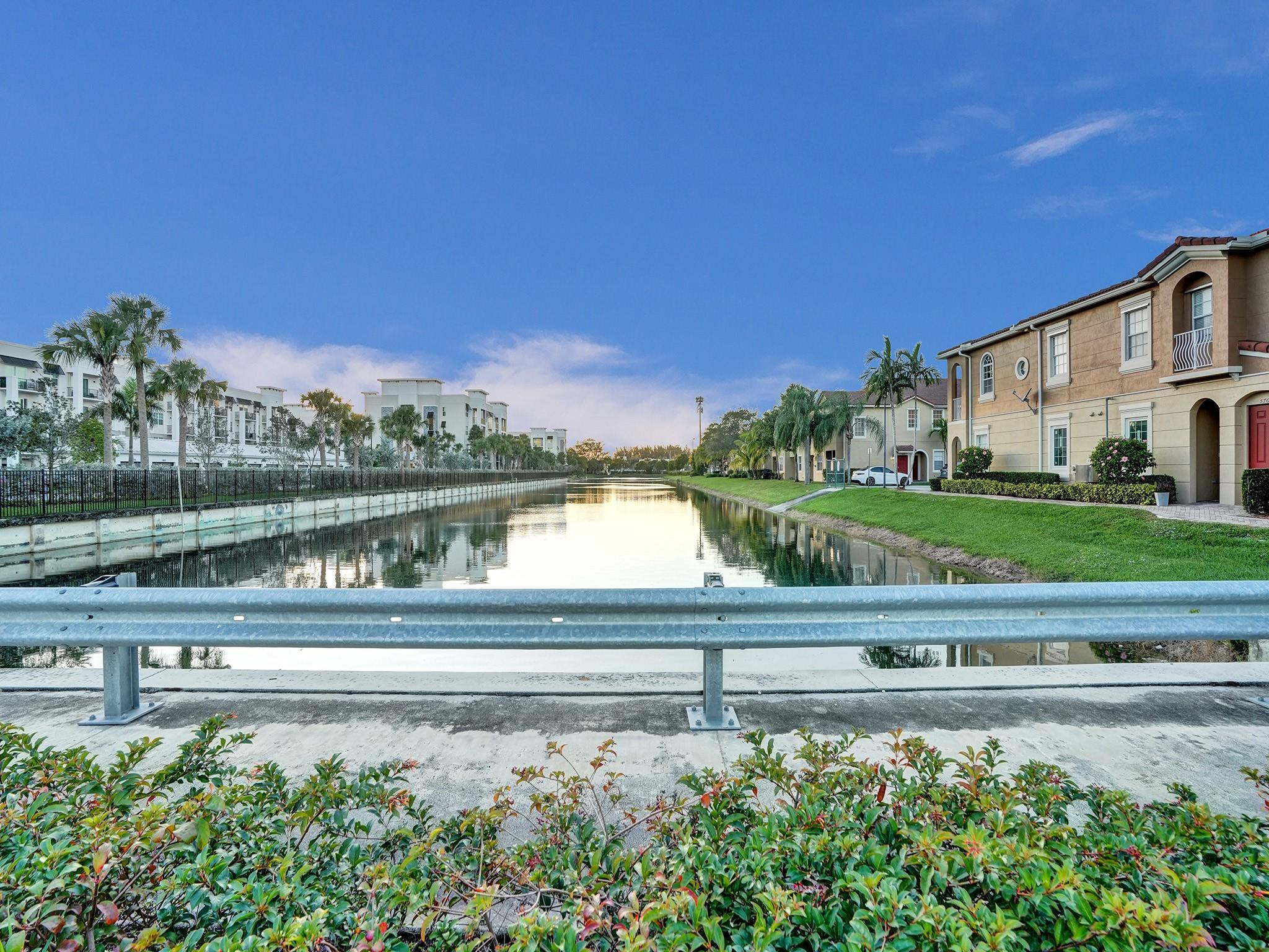 HAMPTON HILLS - Residential