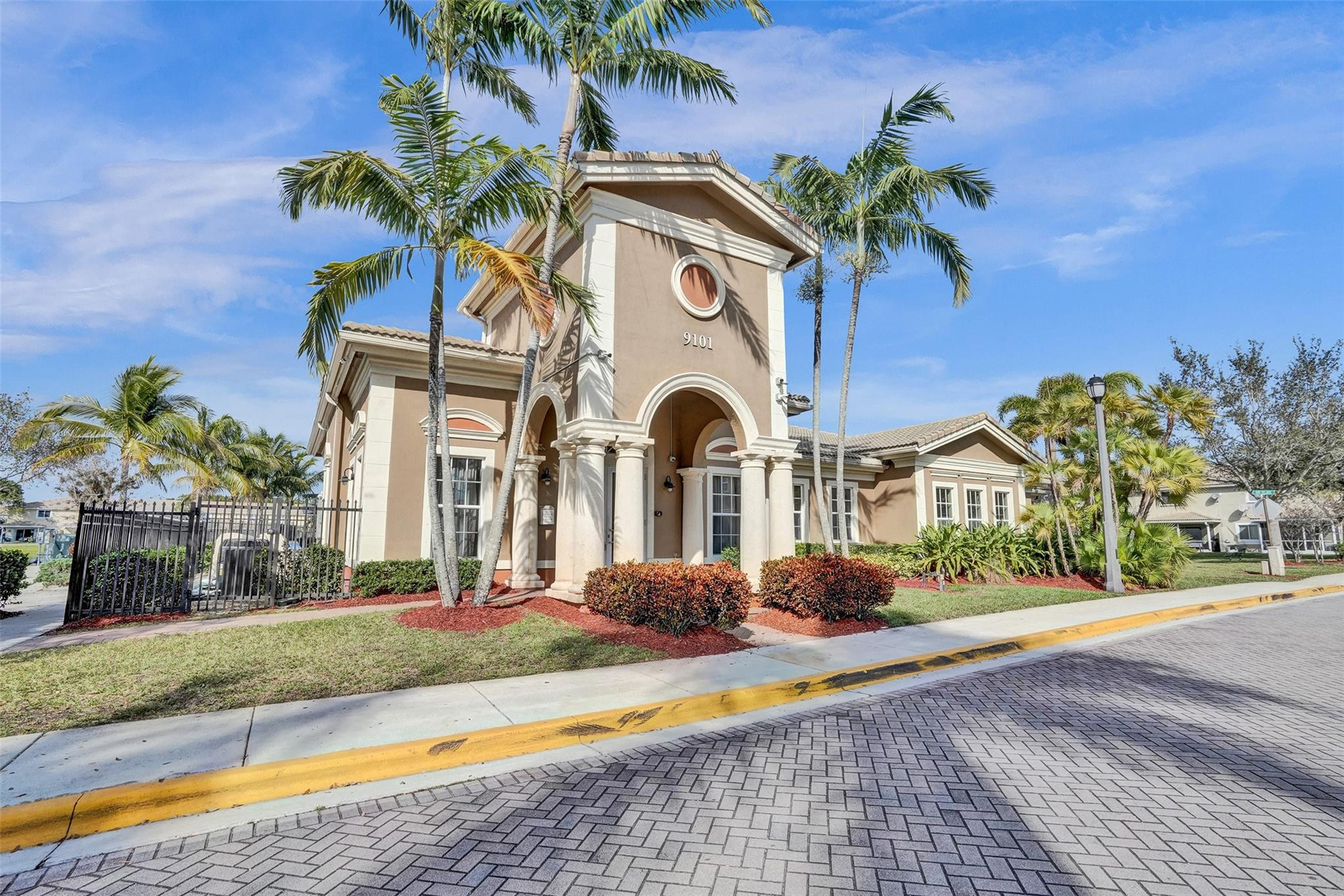 HAMPTON HILLS - Residential