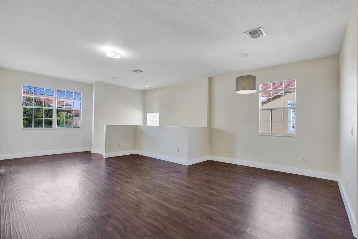 9075 Plymouth Place 9075