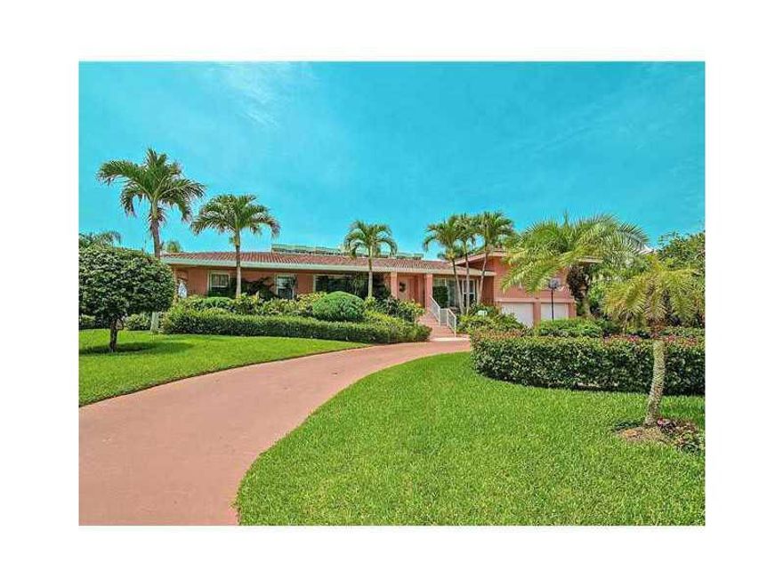Fabulous, panoramic views of the Intracoastal Waterway from this lovely 4 bedroom 3 and one half bath home, in the "Marina" section of Lighthouse Point. This home boasts an open and bright floor plan with exposed beams and vaulted ceiling.  Split bedrooms  with beautiful water views from the master and guest suites. Wonderful and tropical feel with great outside areas for entertaining your guests.   It's so very rare to find a direct Intracoastal home with a southern exposure... Lighthouse view too!
