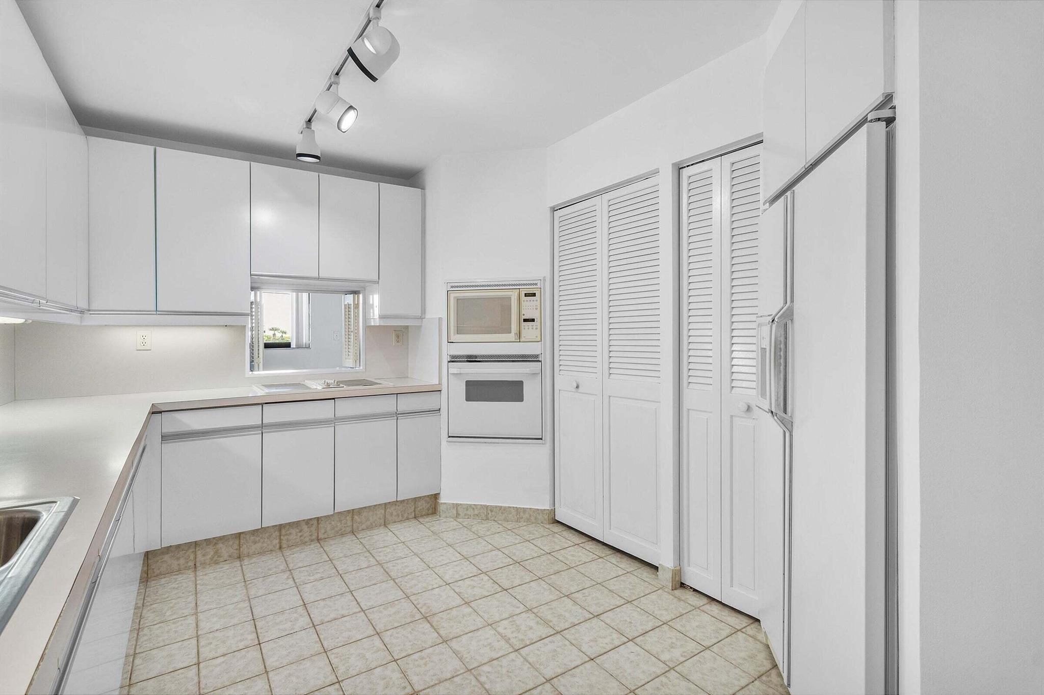 DUNES OF OCEAN RIDGE COND - Residential