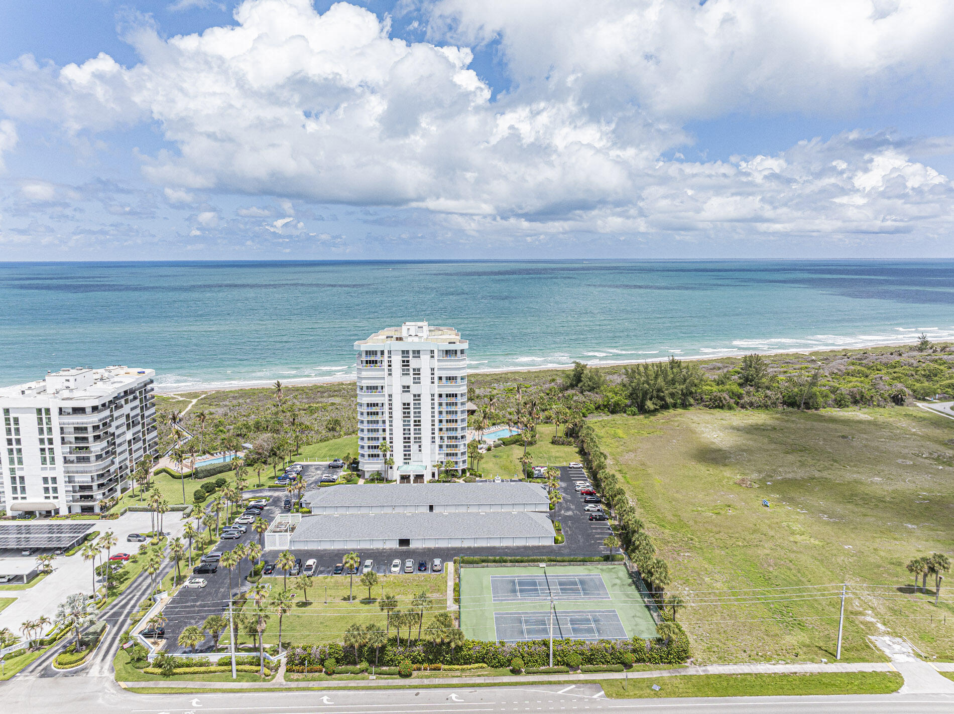 AQUANIQUE OCEAN CLUB, A CONDOMINIUM - Residential