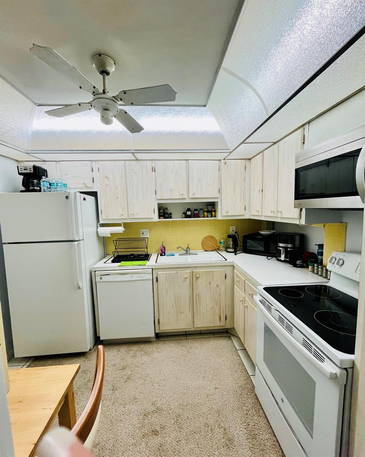 PLAZA TOWERS SOUTH CONDO - Residential Lease