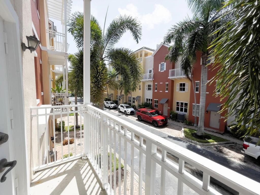 VINTAGE AT LHP - Residential Lease