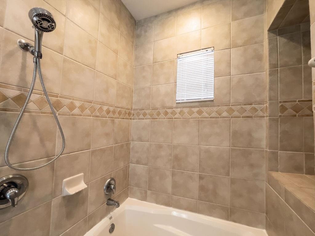 VINTAGE AT LHP - Residential Lease