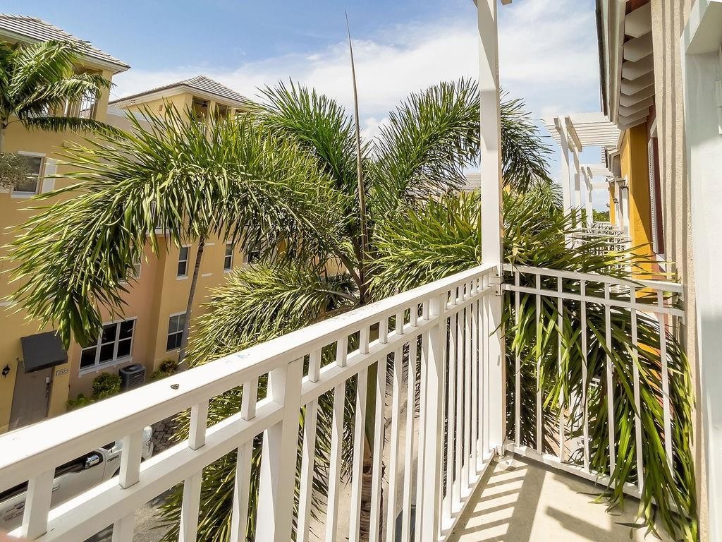 VINTAGE AT LHP - Residential Lease