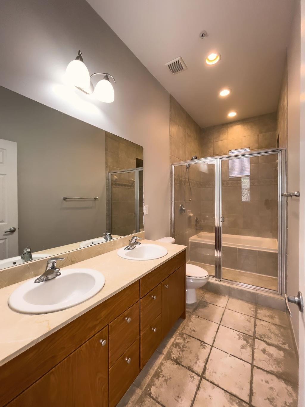 VINTAGE AT LHP - Residential Lease