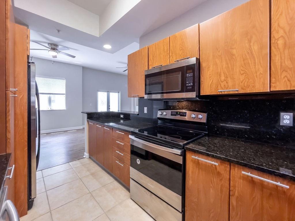 VINTAGE AT LHP - Residential Lease