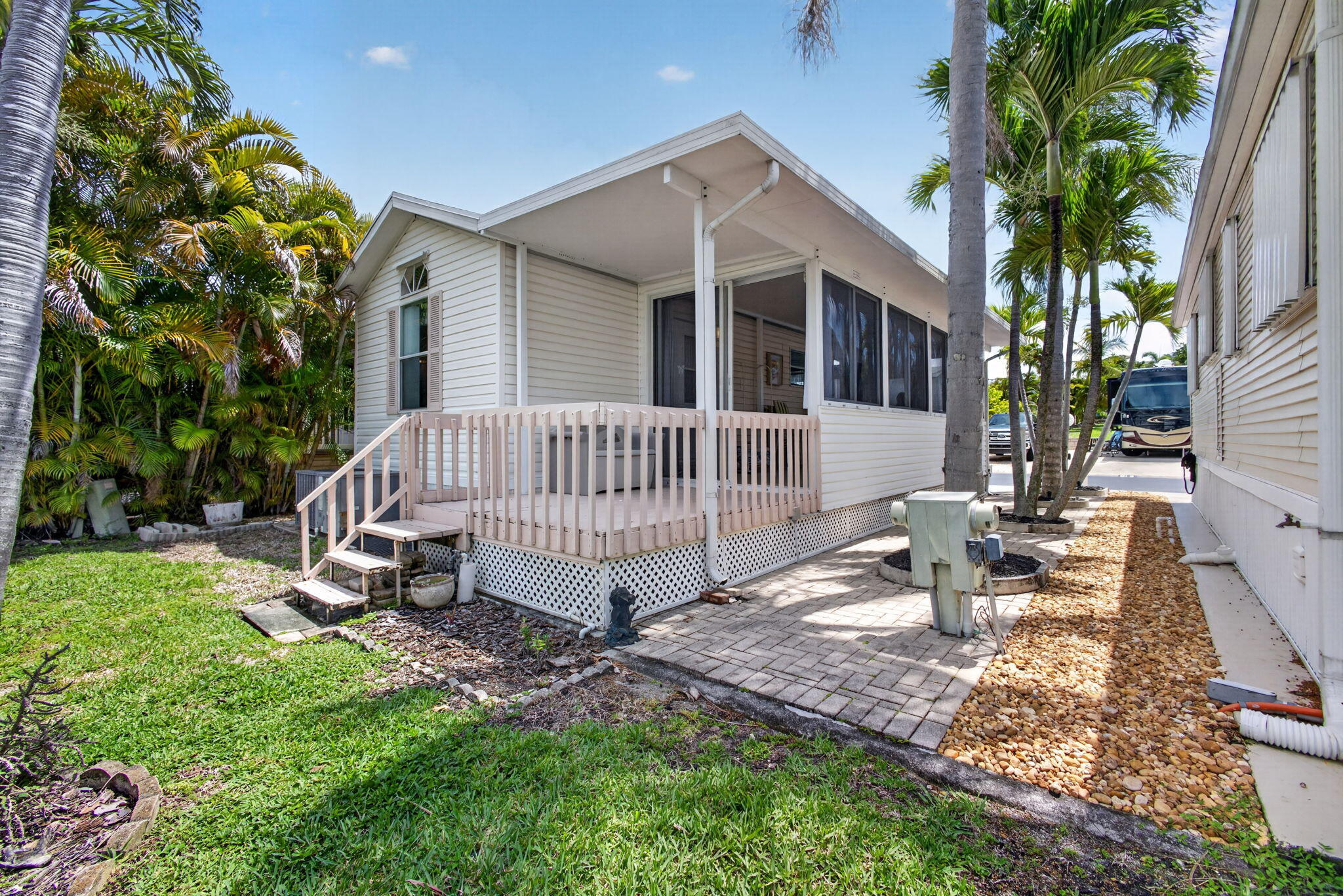 Juno Ocean Walk - Residential
