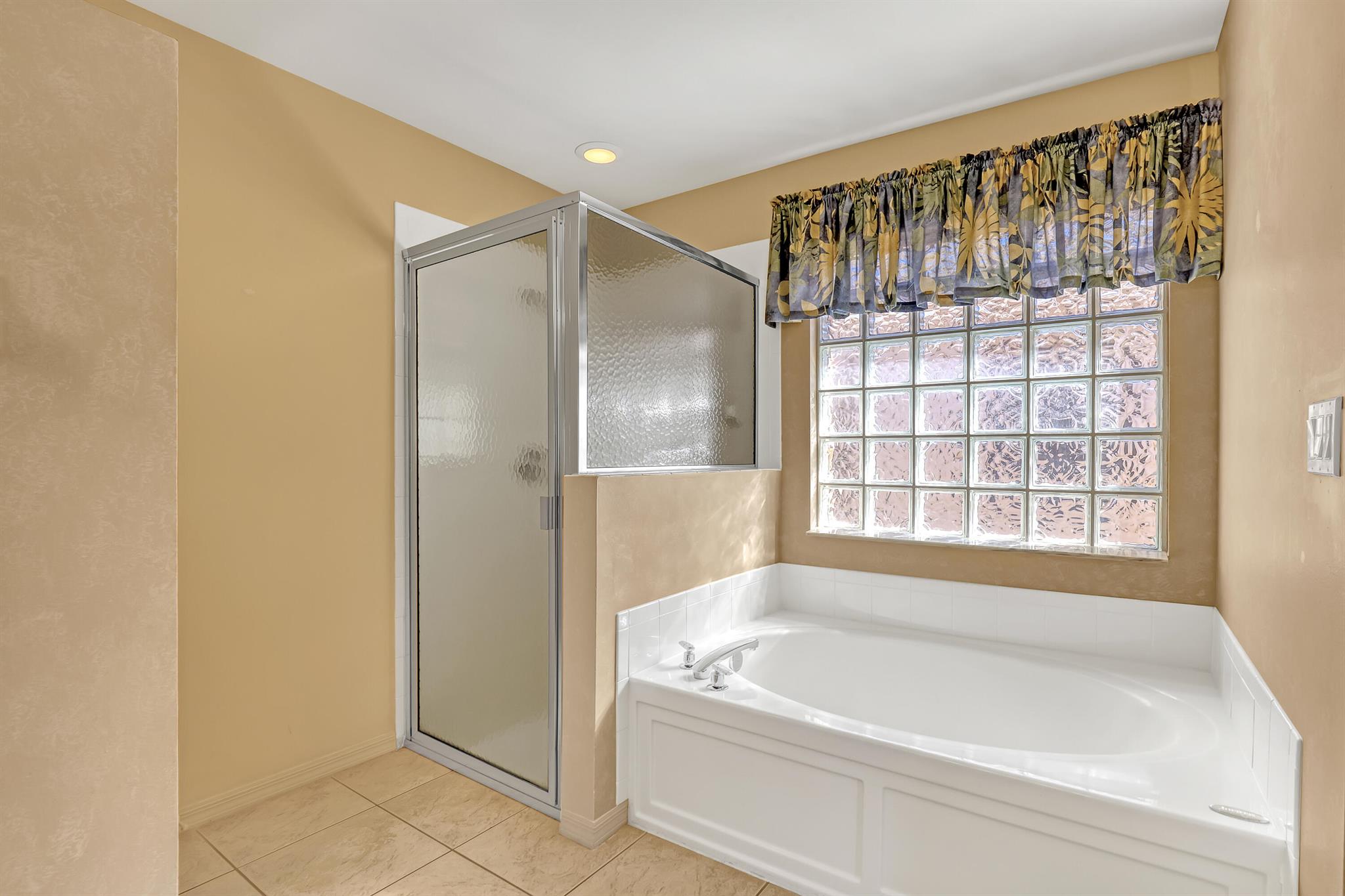 VENETIAN ISLES - Residential