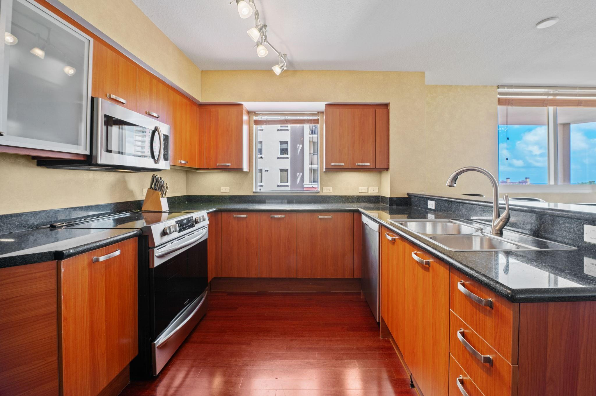 2001 N Ocean Boulevard 605