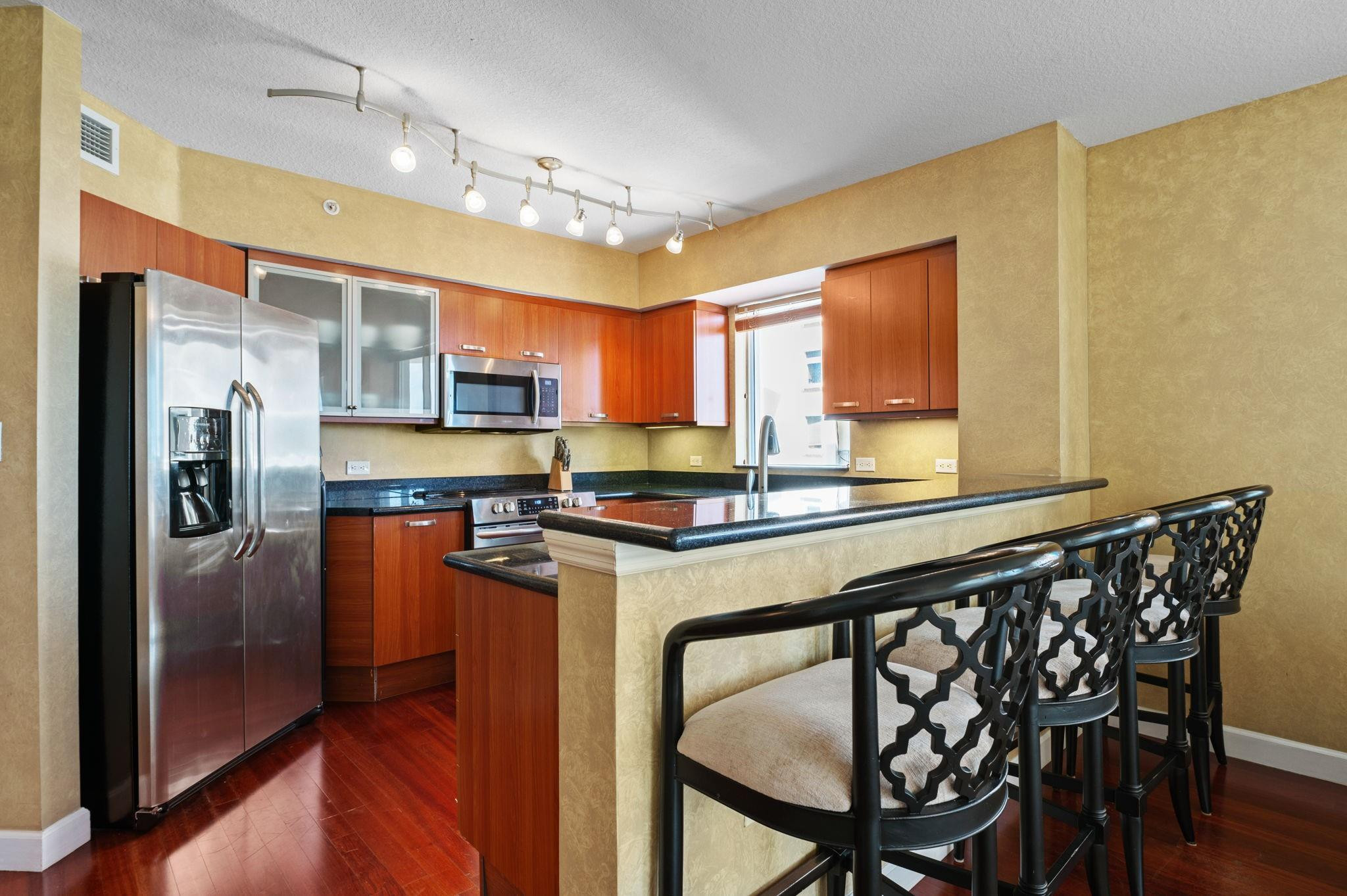 VUE CONDO ASSOCIATION - Residential