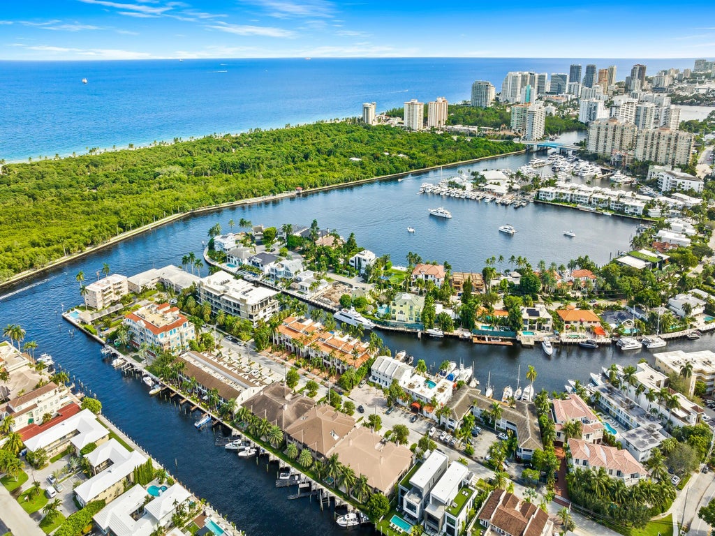 Photo of 2744 NE 14th Street, Fort Lauderdale, FL 33304 (MLS # B26087502)