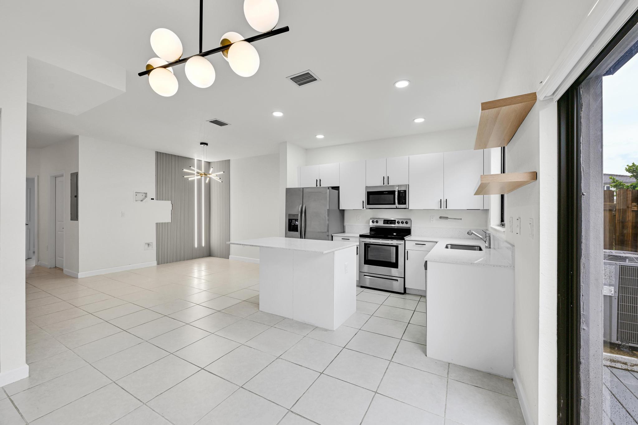 PINE ISLE - Residential