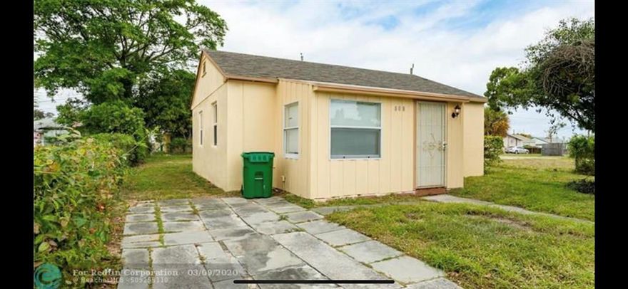 Spacious single family home with sprawling backyard space! Newly renovated kitchen , bathroom and paint.  Come see today.