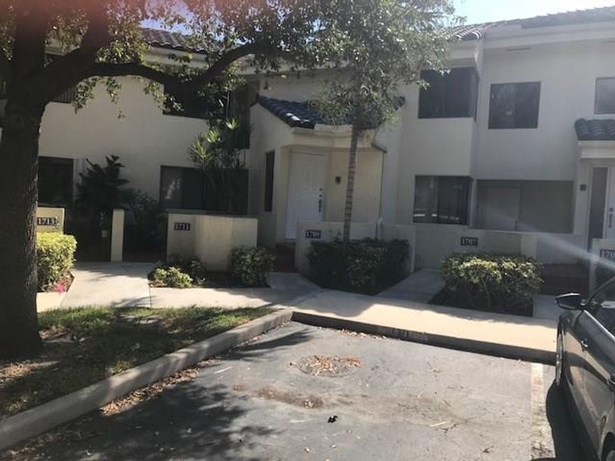 BEAUTIFUL AND CLEAN 2 BEDROOM 2 BATH CONDO UNIT ON THE SECOND FLOOR WITH PRIVATE FIRST FLOOR ENTRY.  CERAMIC TILE FLOORS THROUGHOUT THE UNIT, HIGH VOLUME CEILINGS, SCREENED PATIO, UPGRADED BATHROOMS. WASHER/DRYER IN THE UNIT.  SOUGHT AFTER PARC VILLAGE IN PLANTATION.  ALL AGES WELCOME. PETS WELCOME MAX 25 POUNDS.  MOVE-IN CONDITION.  FHA APPROVED.  ASSOCAITION REQURES 650 CREDIT SCORE. NO RENTALS THE FIRST YEAR.