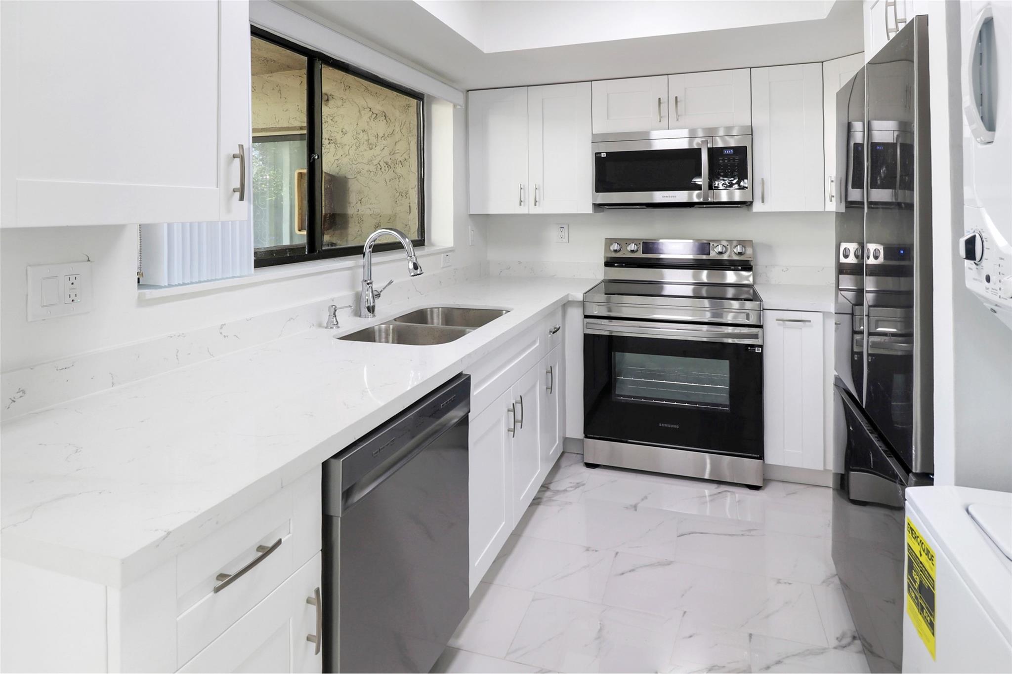 2590 Coral Springs Dr 90