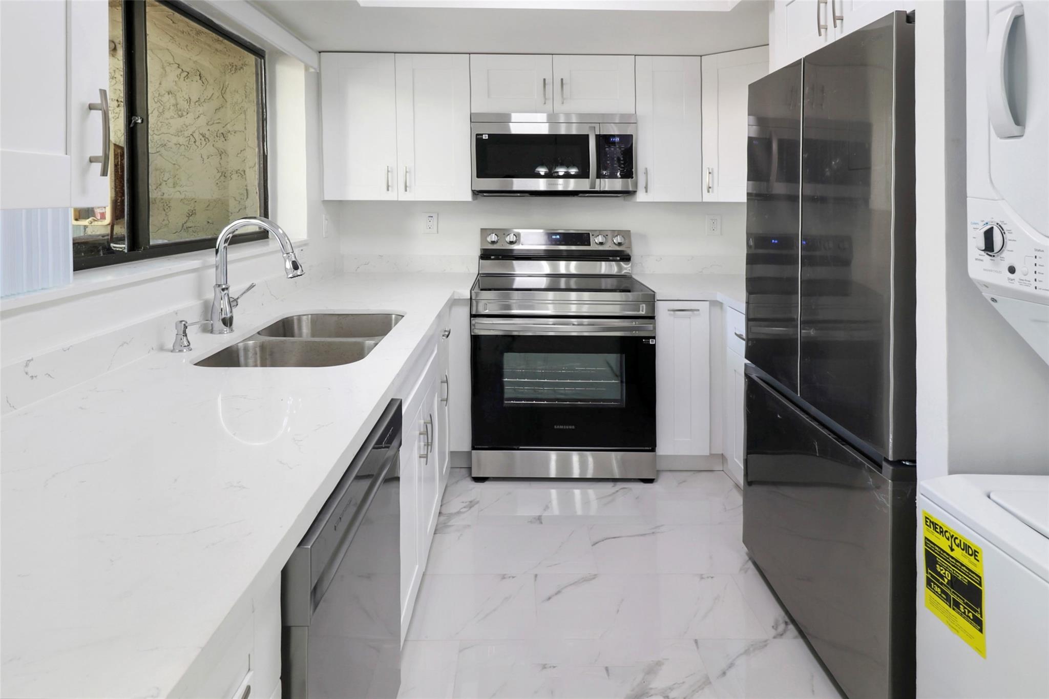 2590 Coral Springs Dr 90