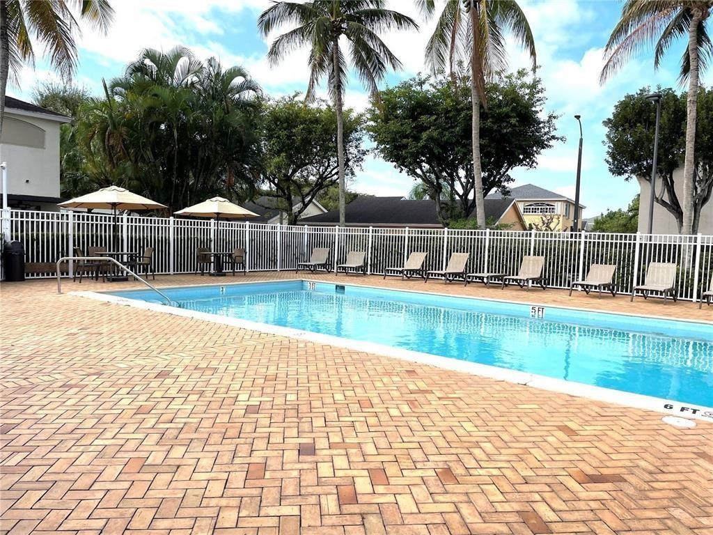 DORAL LAKES - Residential