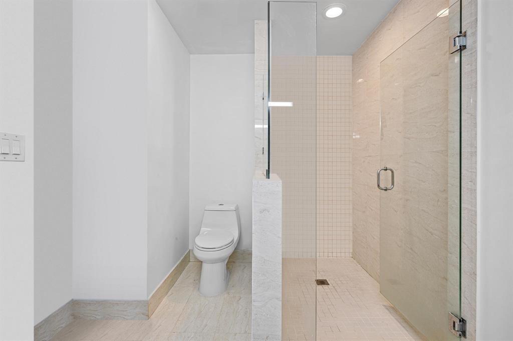 DORAL LAKES - Residential