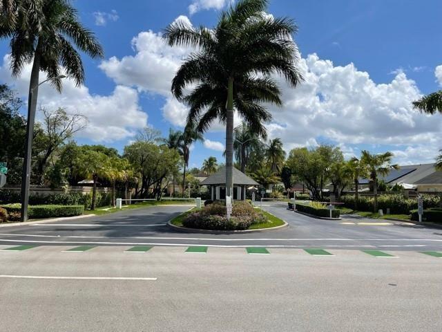 DORAL LAKES - Residential